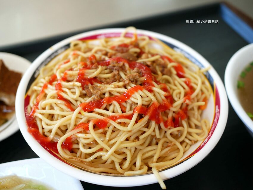 【台中南區美食】建成路賴15炒麵,24小時古早味小吃店,控肉飯便當、乾麵、豬腳飯、水餃通通都有!內文附詳細菜單價位介紹。 @熊寶小榆の旅遊日記