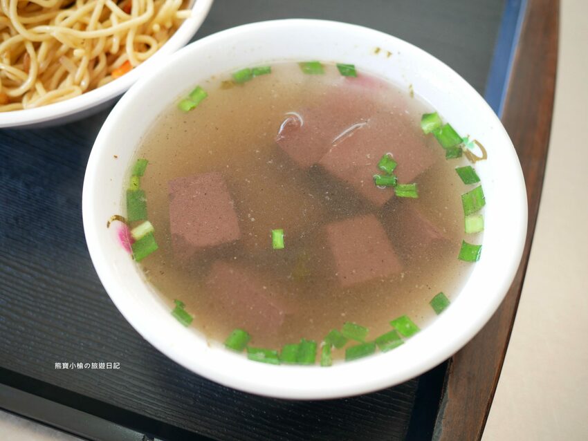 【台中南區美食】建成路賴15炒麵,24小時古早味小吃店,控肉飯便當、乾麵、豬腳飯、水餃通通都有!內文附詳細菜單價位介紹。 @熊寶小榆の旅遊日記