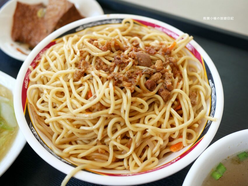 【台中南區美食】建成路賴15炒麵,24小時古早味小吃店,控肉飯便當、乾麵、豬腳飯、水餃通通都有!內文附詳細菜單價位介紹。 @熊寶小榆の旅遊日記