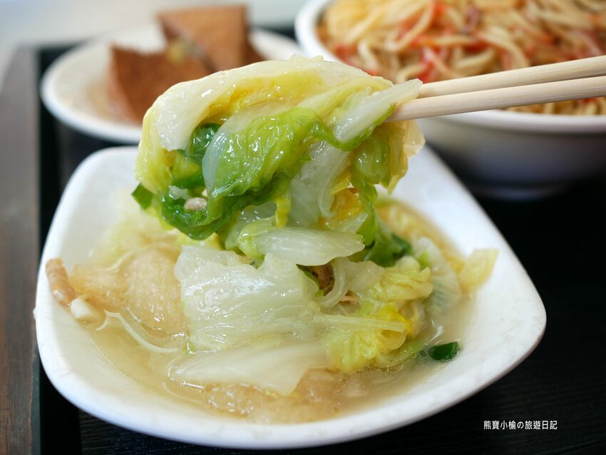 【台中南區美食】建成路賴15炒麵,24小時古早味小吃店,控肉飯便當、乾麵、豬腳飯、水餃通通都有!內文附詳細菜單價位介紹。 @熊寶小榆の旅遊日記