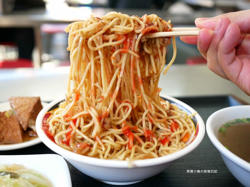 【台中南區美食】建成路賴15炒麵,24小時古早味小吃店,控肉飯便當、乾麵、豬腳飯、水餃通通都有!內文附詳細菜單價位介紹。 @熊寶小榆の旅遊日記