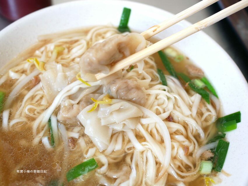 【台中南區美食】建成路賴15炒麵,24小時古早味小吃店,控肉飯便當、乾麵、豬腳飯、水餃通通都有!內文附詳細菜單價位介紹。 @熊寶小榆の旅遊日記