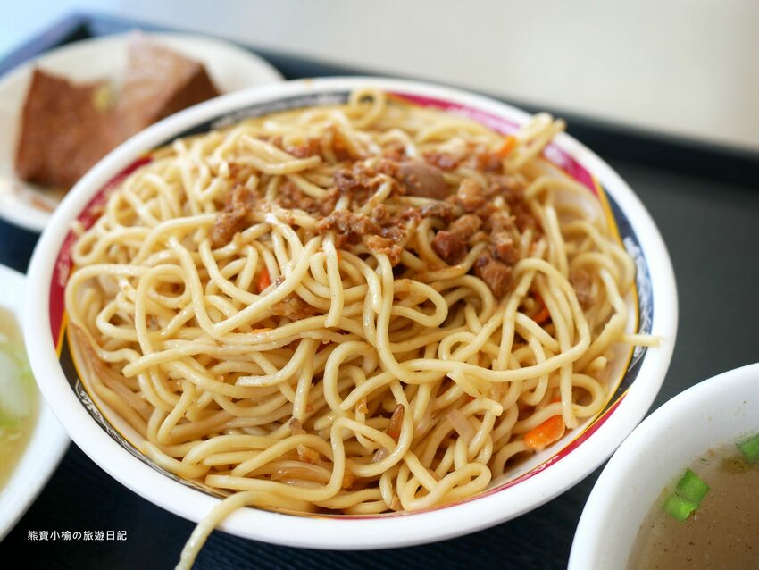 【台中南區美食】建成路賴15炒麵,24小時古早味小吃店,控肉飯便當、乾麵、豬腳飯、水餃通通都有!內文附詳細菜單價位介紹。 @熊寶小榆の旅遊日記