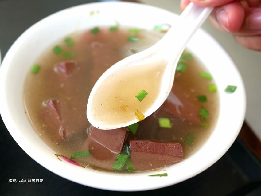 【台中南區美食】建成路賴15炒麵,24小時古早味小吃店,控肉飯便當、乾麵、豬腳飯、水餃通通都有!內文附詳細菜單價位介紹。 @熊寶小榆の旅遊日記