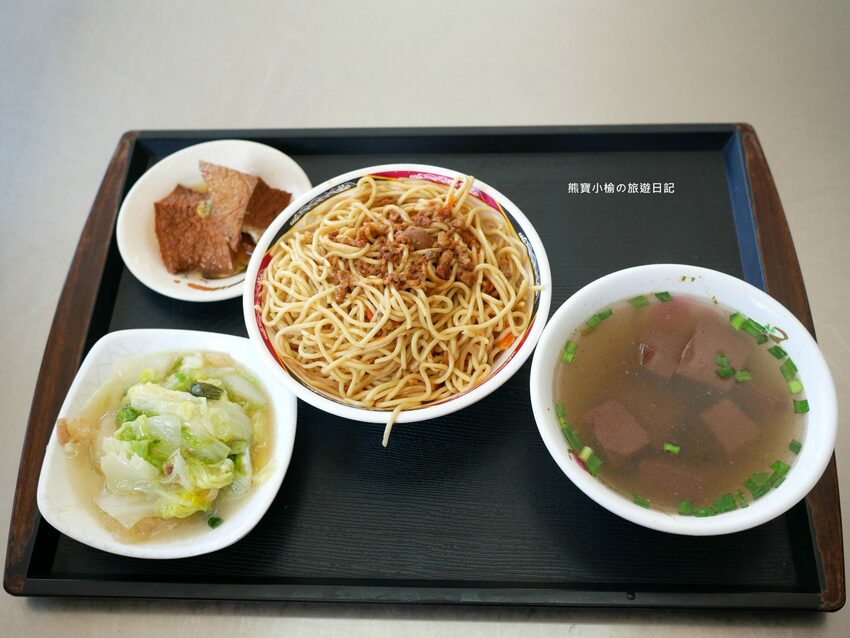 【台中南區美食】建成路賴15炒麵,24小時古早味小吃店,控肉飯便當、乾麵、豬腳飯、水餃通通都有!內文附詳細菜單價位介紹。 @熊寶小榆の旅遊日記