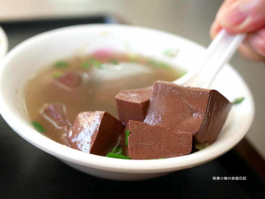 【台中南區美食】建成路賴15炒麵,24小時古早味小吃店,控肉飯便當、乾麵、豬腳飯、水餃通通都有!內文附詳細菜單價位介紹。 @熊寶小榆の旅遊日記