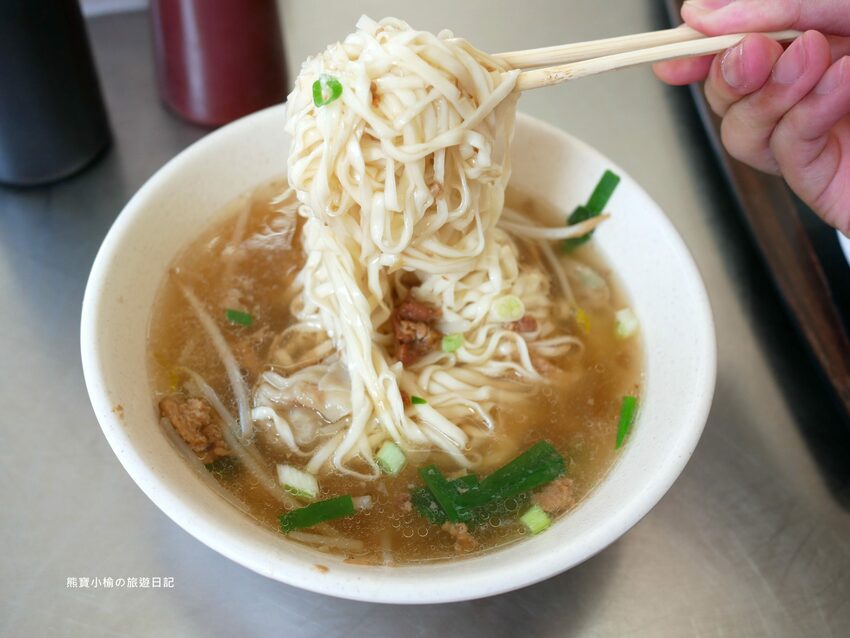 【台中南區美食】建成路賴15炒麵,24小時古早味小吃店,控肉飯便當、乾麵、豬腳飯、水餃通通都有!內文附詳細菜單價位介紹。 @熊寶小榆の旅遊日記