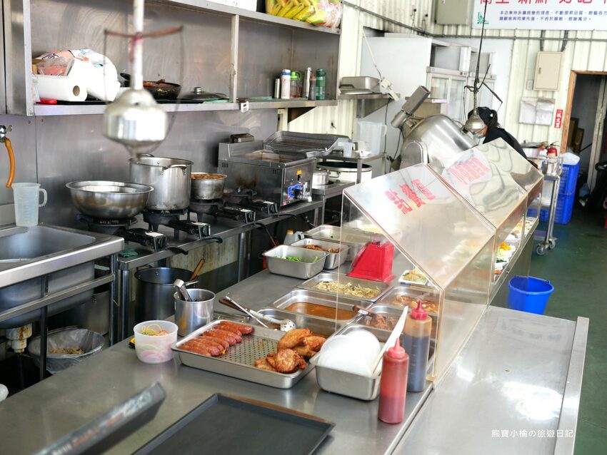 【台中南區美食】建成路賴15炒麵,24小時古早味小吃店,控肉飯便當、乾麵、豬腳飯、水餃通通都有!內文附詳細菜單價位介紹。 @熊寶小榆の旅遊日記