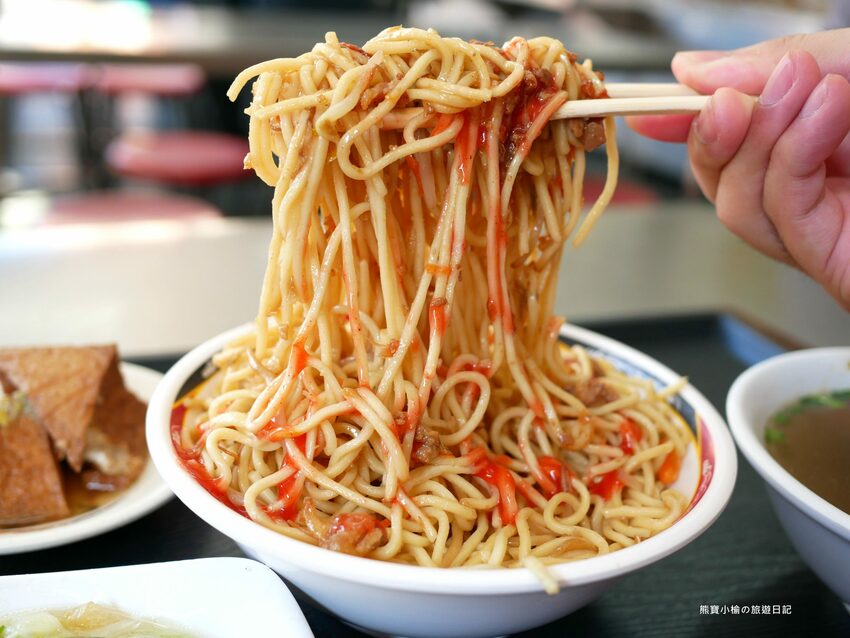 【台中南區美食】建成路賴15炒麵,24小時古早味小吃店,控肉飯便當、乾麵、豬腳飯、水餃通通都有!內文附詳細菜單價位介紹。 @熊寶小榆の旅遊日記