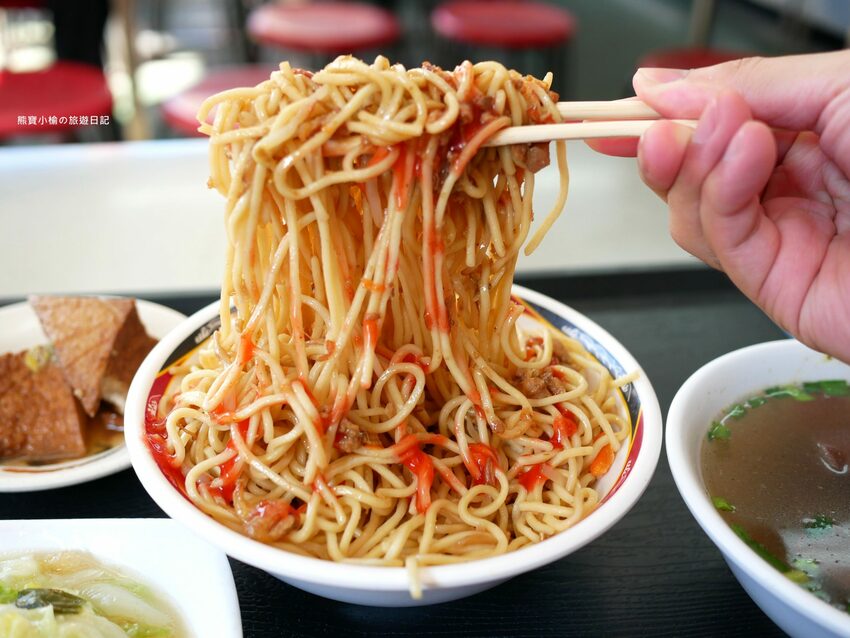 【台中南區美食】建成路賴15炒麵,24小時古早味小吃店,控肉飯便當、乾麵、豬腳飯、水餃通通都有!內文附詳細菜單價位介紹。 @熊寶小榆の旅遊日記