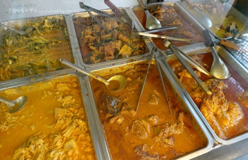 〖黃薑飯〗民宅自助餐一天營業五個半小時?印尼主菜便當一律80元.8種道地主菜巴東牛肉、炸雞、魚肉.. - 艾瑪▪ 享受吃喝玩樂札記