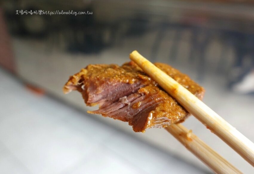 〖黃薑飯〗民宅自助餐一天營業五個半小時?印尼主菜便當一律80元.8種道地主菜巴東牛肉、炸雞、魚肉.. - 艾瑪▪ 享受吃喝玩樂札記