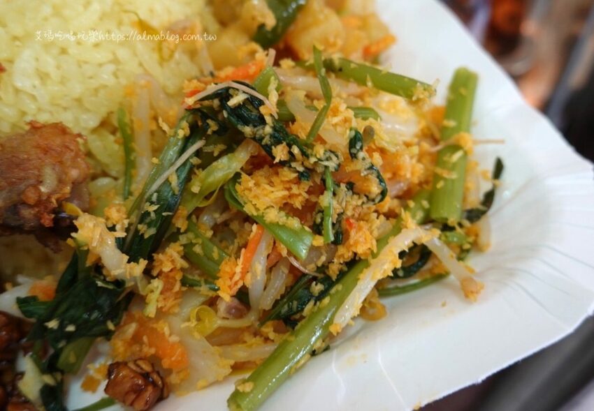 〖黃薑飯〗民宅自助餐一天營業五個半小時?印尼主菜便當一律80元.8種道地主菜巴東牛肉、炸雞、魚肉.. - 艾瑪▪ 享受吃喝玩樂札記