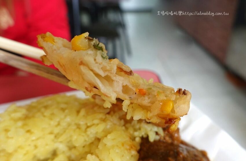 〖黃薑飯〗民宅自助餐一天營業五個半小時?印尼主菜便當一律80元.8種道地主菜巴東牛肉、炸雞、魚肉.. - 艾瑪▪ 享受吃喝玩樂札記