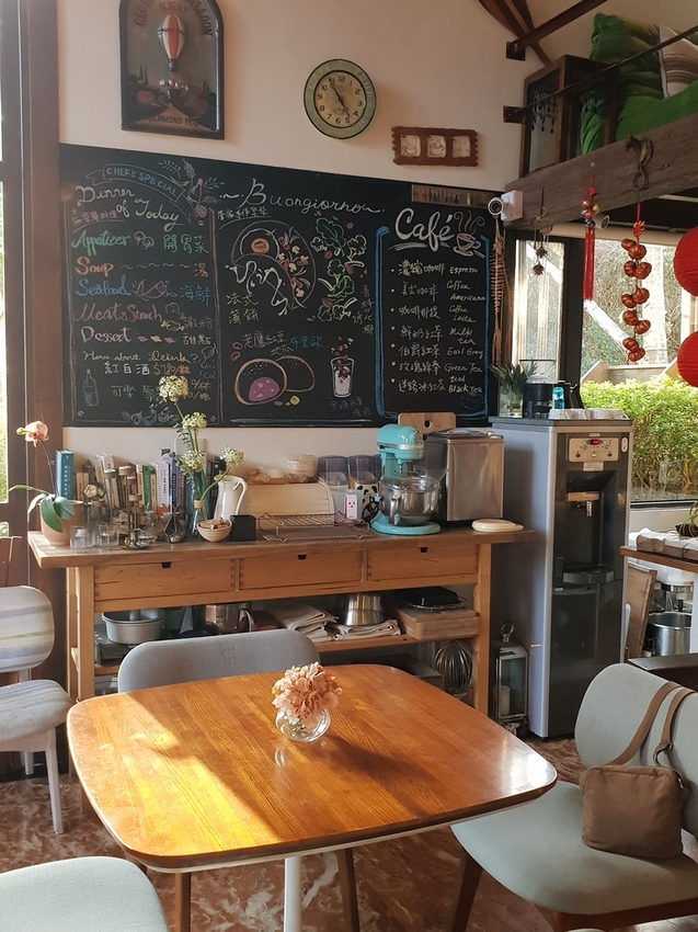 241357.jpg - 【屏東.恆春】迷路為了看花緩民宿。可觀看到超美夕陽。有店狗哈士奇一隻。下午茶有提供咖啡飲品免費暢喝