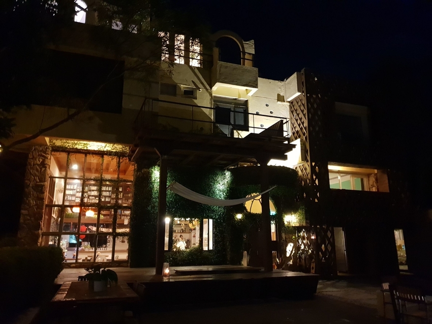 241344.jpg - 【屏東.恆春】迷路為了看花緩民宿。可觀看到超美夕陽。有店狗哈士奇一隻。下午茶有提供咖啡飲品免費暢喝