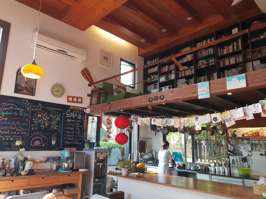 241364.jpg - 【屏東.恆春】迷路為了看花緩民宿。可觀看到超美夕陽。有店狗哈士奇一隻。下午茶有提供咖啡飲品免費暢喝