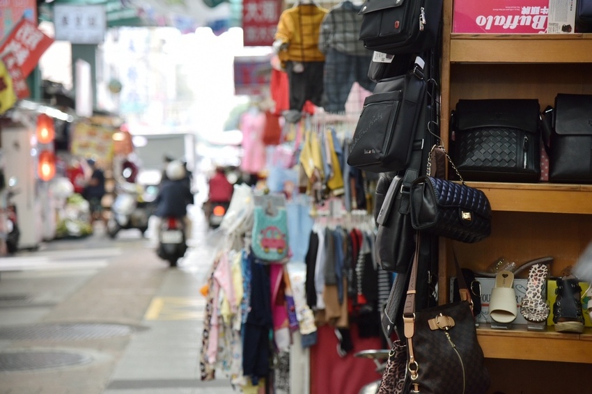 高雄新興區|南華觀光商圈 南華觀光購物街 大港埔彩繪藝術牆 傳統小吃、五十年老店、異國平價美食 展開高雄市區最棒的深度一日食旅|西莉亞玩樂人生 DSC_0985.JPG