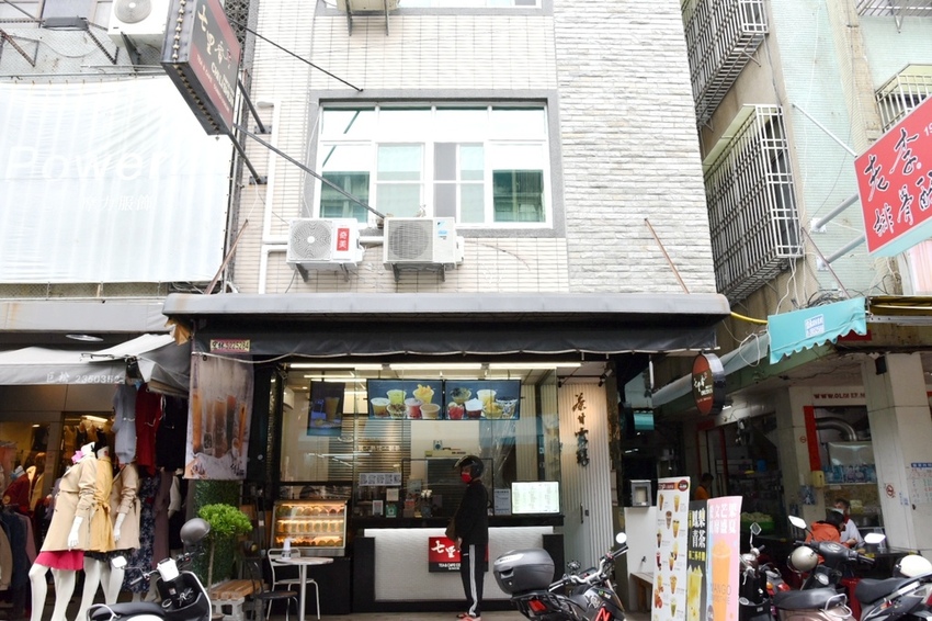 高雄新興區|南華觀光商圈 南華觀光購物街 大港埔彩繪藝術牆 傳統小吃、五十年老店、異國平價美食 展開高雄市區最棒的深度一日食旅|西莉亞玩樂人生 DSC_0816.JPG