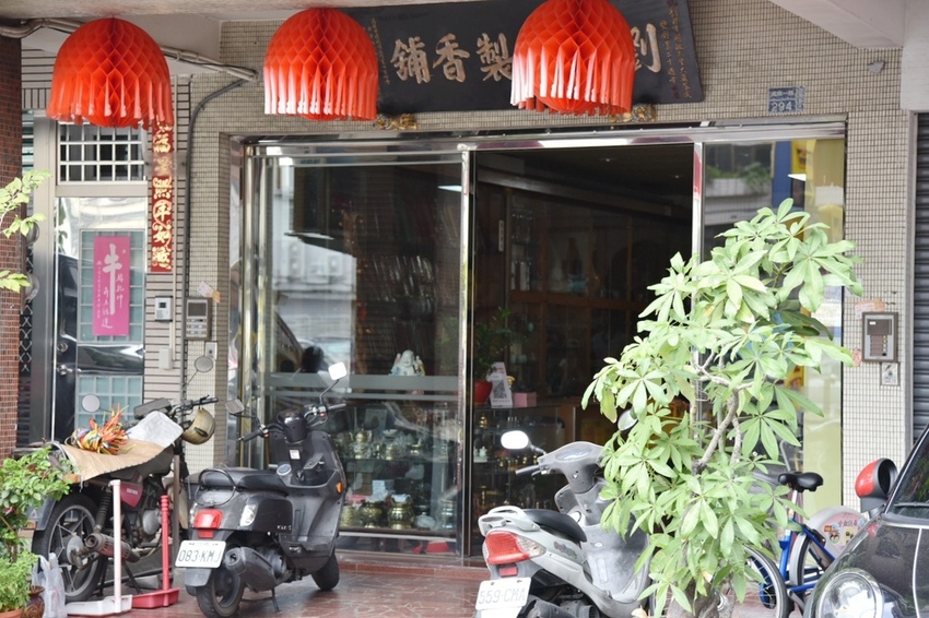 高雄新興區|南華觀光商圈 南華觀光購物街 大港埔彩繪藝術牆 傳統小吃、五十年老店、異國平價美食 展開高雄市區最棒的深度一日食旅|西莉亞玩樂人生 DSC_0917.JPG