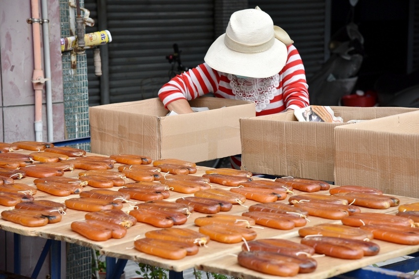 高雄新興區|南華觀光商圈 南華觀光購物街 大港埔彩繪藝術牆 傳統小吃、五十年老店、異國平價美食 展開高雄市區最棒的深度一日食旅|西莉亞玩樂人生 DSC_0864.JPG