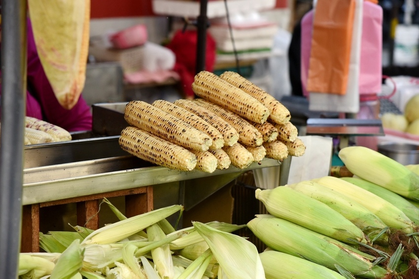 高雄新興區|南華觀光商圈 南華觀光購物街 大港埔彩繪藝術牆 傳統小吃、五十年老店、異國平價美食 展開高雄市區最棒的深度一日食旅|西莉亞玩樂人生 DSC_1110.JPG
