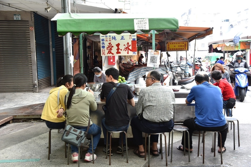 高雄新興區|南華觀光商圈 南華觀光購物街 大港埔彩繪藝術牆 傳統小吃、五十年老店、異國平價美食 展開高雄市區最棒的深度一日食旅|西莉亞玩樂人生 DSC_1169.JPG
