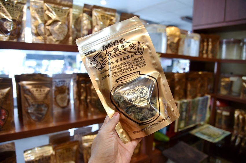 高雄新興區|南華觀光商圈 南華觀光購物街 大港埔彩繪藝術牆 傳統小吃、五十年老店、異國平價美食 展開高雄市區最棒的深度一日食旅|西莉亞玩樂人生 DSC_0877.JPG