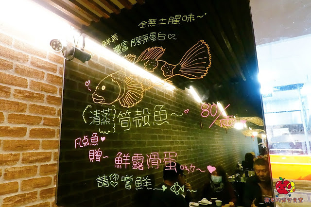 [活蝦 熱炒] 新竹 - 百家班活蝦料理 蝦膏飽滿鮮味濃郁的鹽烤蝦 外皮酥脆到一見鍾情的菜圃麻糬燒 雞皮Q脆油亮去骨冰鎮油雞