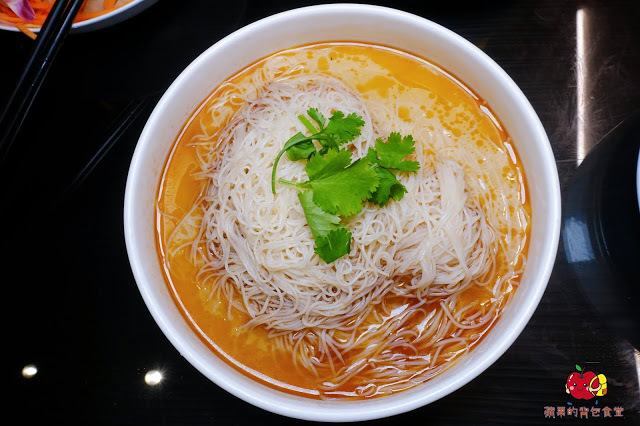 [活蝦 熱炒] 新竹 - 百家班活蝦料理 蝦膏飽滿鮮味濃郁的鹽烤蝦 外皮酥脆到一見鍾情的菜圃麻糬燒 雞皮Q脆油亮去骨冰鎮油雞