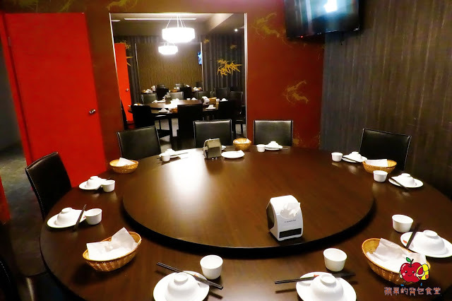 [活蝦 熱炒] 新竹 - 百家班活蝦料理 蝦膏飽滿鮮味濃郁的鹽烤蝦 外皮酥脆到一見鍾情的菜圃麻糬燒 雞皮Q脆油亮去骨冰鎮油雞