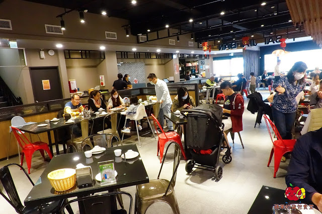 [活蝦 熱炒] 新竹 - 百家班活蝦料理 蝦膏飽滿鮮味濃郁的鹽烤蝦 外皮酥脆到一見鍾情的菜圃麻糬燒 雞皮Q脆油亮去骨冰鎮油雞