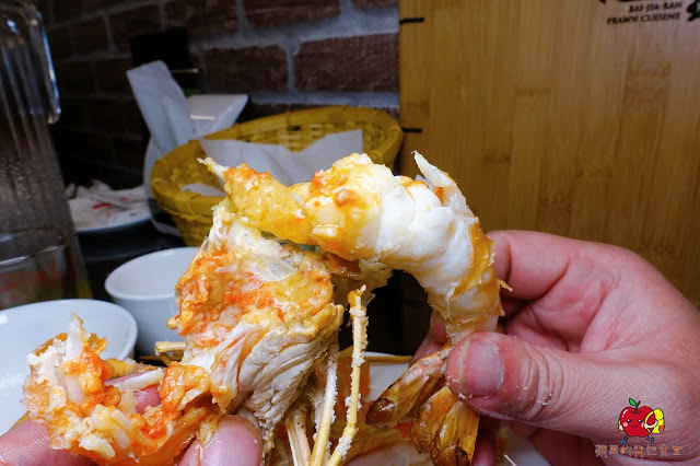 [活蝦 熱炒] 新竹 - 百家班活蝦料理 蝦膏飽滿鮮味濃郁的鹽烤蝦 外皮酥脆到一見鍾情的菜圃麻糬燒 雞皮Q脆油亮去骨冰鎮油雞