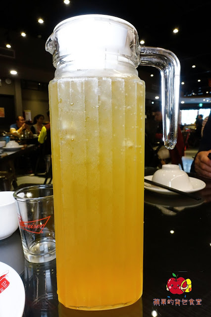 [活蝦 熱炒] 新竹 - 百家班活蝦料理 蝦膏飽滿鮮味濃郁的鹽烤蝦 外皮酥脆到一見鍾情的菜圃麻糬燒 雞皮Q脆油亮去骨冰鎮油雞