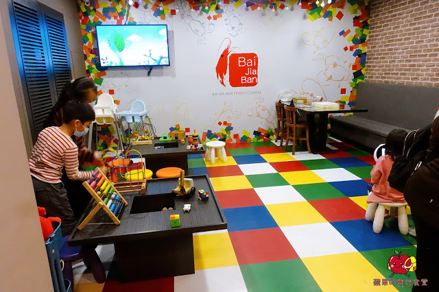 [活蝦 熱炒] 新竹 - 百家班活蝦料理 蝦膏飽滿鮮味濃郁的鹽烤蝦 外皮酥脆到一見鍾情的菜圃麻糬燒 雞皮Q脆油亮去骨冰鎮油雞