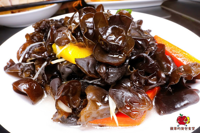 [活蝦 熱炒] 新竹 - 百家班活蝦料理 蝦膏飽滿鮮味濃郁的鹽烤蝦 外皮酥脆到一見鍾情的菜圃麻糬燒 雞皮Q脆油亮去骨冰鎮油雞