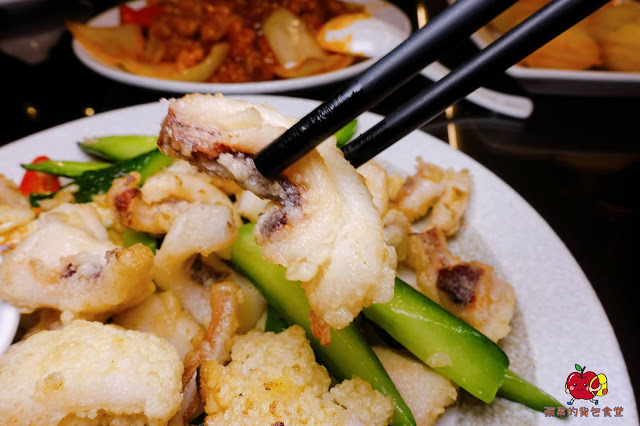 [活蝦 熱炒] 新竹 - 百家班活蝦料理 蝦膏飽滿鮮味濃郁的鹽烤蝦 外皮酥脆到一見鍾情的菜圃麻糬燒 雞皮Q脆油亮去骨冰鎮油雞