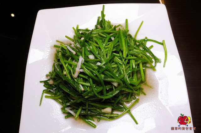 [活蝦 熱炒] 新竹 - 百家班活蝦料理 蝦膏飽滿鮮味濃郁的鹽烤蝦 外皮酥脆到一見鍾情的菜圃麻糬燒 雞皮Q脆油亮去骨冰鎮油雞