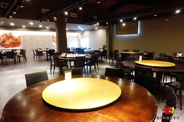 [活蝦 熱炒] 新竹 - 百家班活蝦料理 蝦膏飽滿鮮味濃郁的鹽烤蝦 外皮酥脆到一見鍾情的菜圃麻糬燒 雞皮Q脆油亮去骨冰鎮油雞