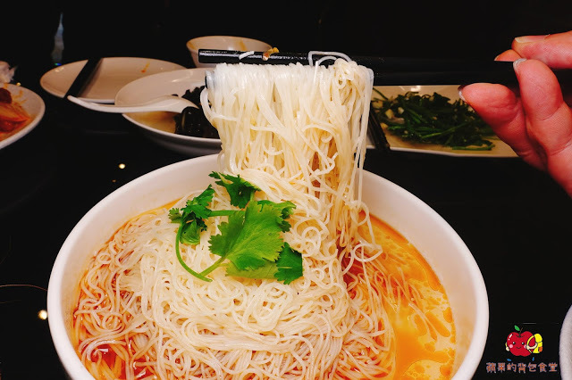 [活蝦 熱炒] 新竹 - 百家班活蝦料理 蝦膏飽滿鮮味濃郁的鹽烤蝦 外皮酥脆到一見鍾情的菜圃麻糬燒 雞皮Q脆油亮去骨冰鎮油雞