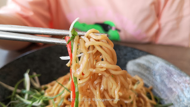 台南美食︱安平區最美麵店『二鬼麵舖』：23款牛肉麵、拉麵 四種濃郁湯頭不能錯過 IG打卡新景點