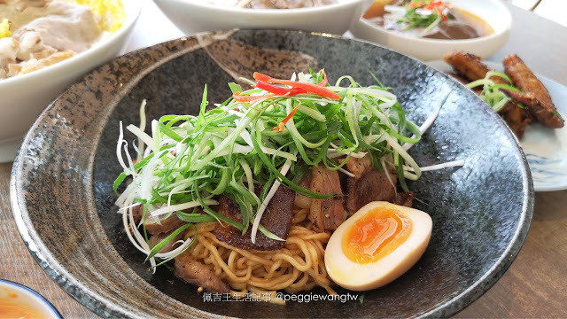 台南美食︱安平區最美麵店『二鬼麵舖』：23款牛肉麵、拉麵 四種濃郁湯頭不能錯過 IG打卡新景點