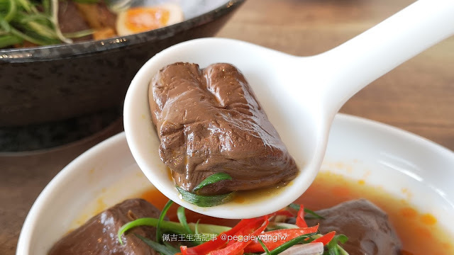 台南美食︱安平區最美麵店『二鬼麵舖』：23款牛肉麵、拉麵 四種濃郁湯頭不能錯過 IG打卡新景點