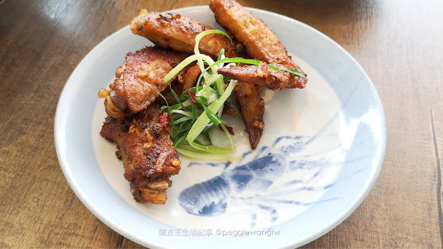 台南美食︱安平區最美麵店『二鬼麵舖』：23款牛肉麵、拉麵 四種濃郁湯頭不能錯過 IG打卡新景點