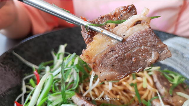 台南美食︱安平區最美麵店『二鬼麵舖』：23款牛肉麵、拉麵 四種濃郁湯頭不能錯過 IG打卡新景點