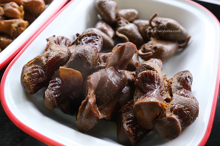 只有在地人才知道的超級隱藏版，近30年古早味滷味老店，最便宜只要10塊錢！