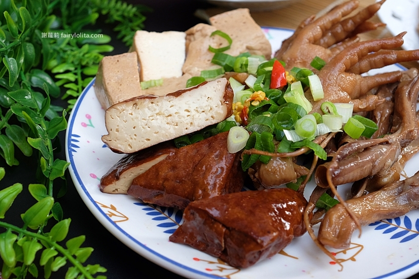 只有在地人才知道的超級隱藏版，近30年古早味滷味老店，最便宜只要10塊錢！