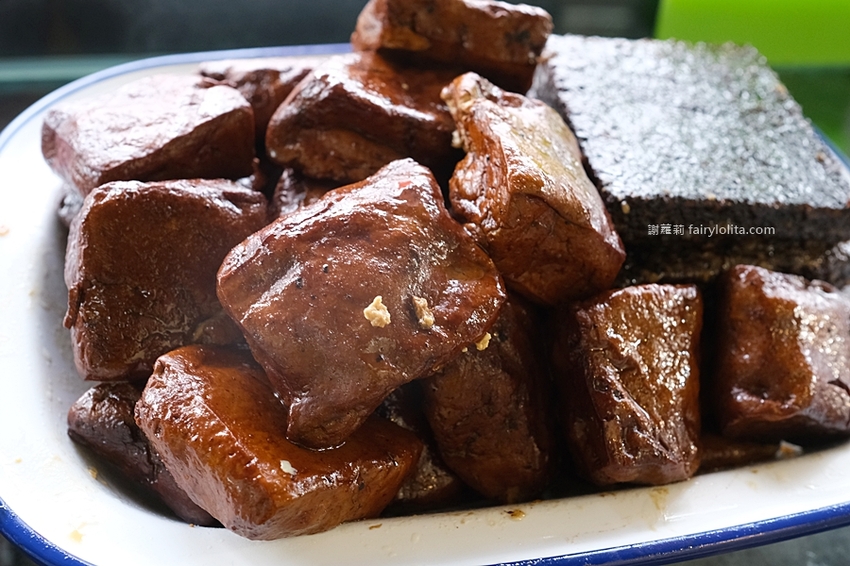 只有在地人才知道的超級隱藏版，近30年古早味滷味老店，最便宜只要10塊錢！