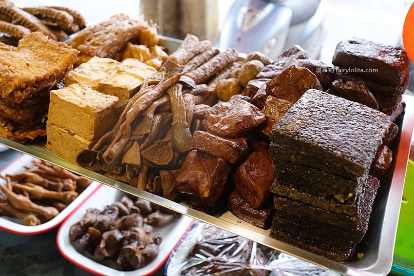 只有在地人才知道的超級隱藏版，近30年古早味滷味老店，最便宜只要10塊錢！