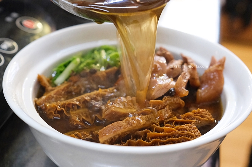 只有在地人才知道的超級隱藏版，近30年古早味滷味老店，最便宜只要10塊錢！